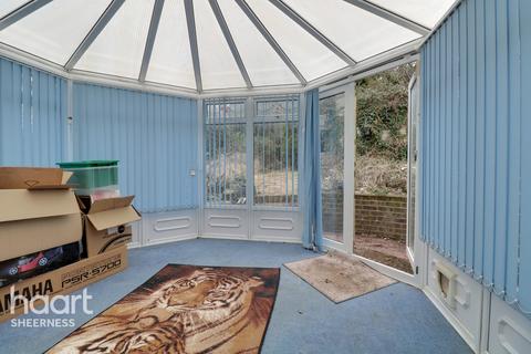 3 bedroom detached bungalow for sale - Waverley Avenue, Sheerness