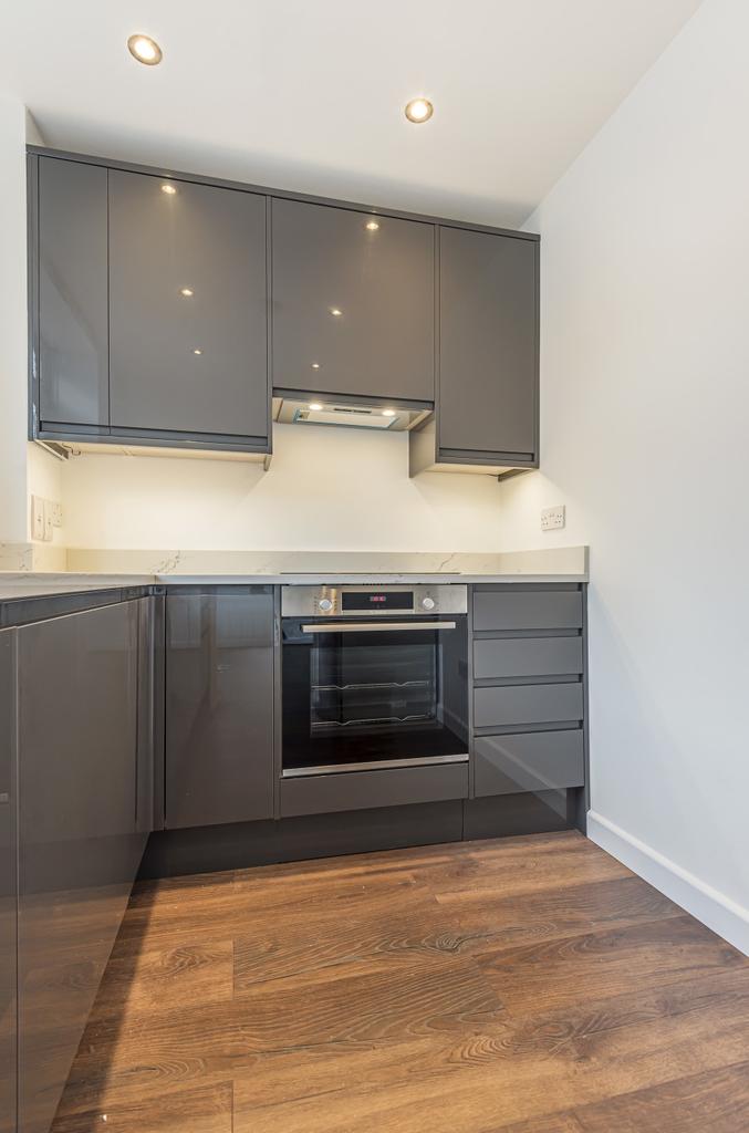 Pymers Mead Dulwich SE21 4 bed house £2,600 pcm (£600 pw)