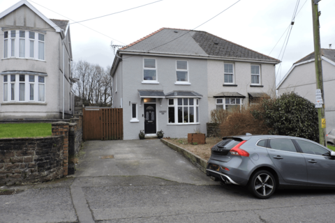 27 Kings Road, Llandybie, Ammanford, SA18 2TL