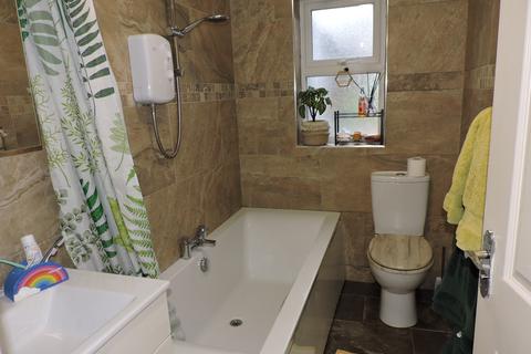 27 Kings Road, Llandybie, Ammanford, SA18 2TL
