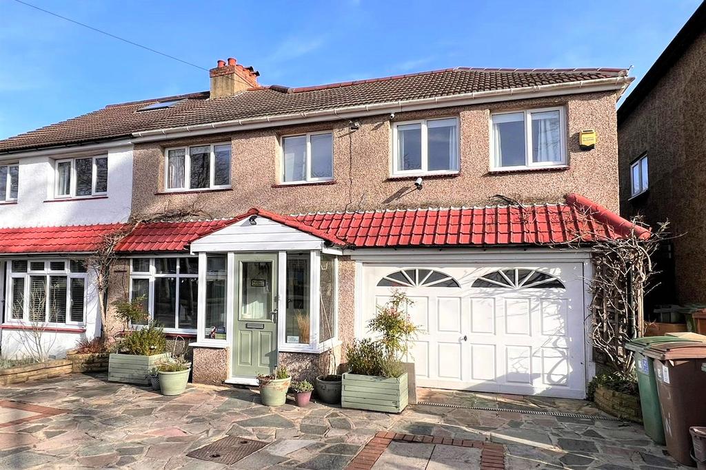 Windborough Road, Carshalton, Surrey... 4 bed semidetached house £