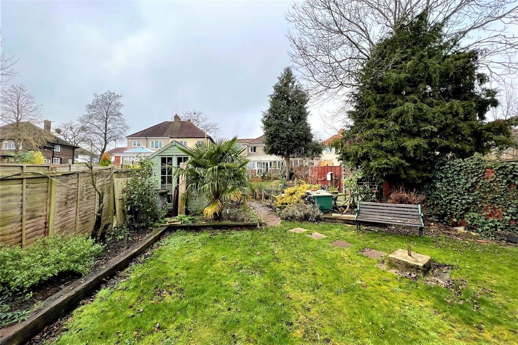 Windborough Road, Carshalton, Surrey... 4 bed semidetached house £