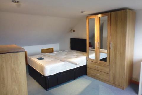 4 bedroom terraced house to rent, Southampton Road, Northampton