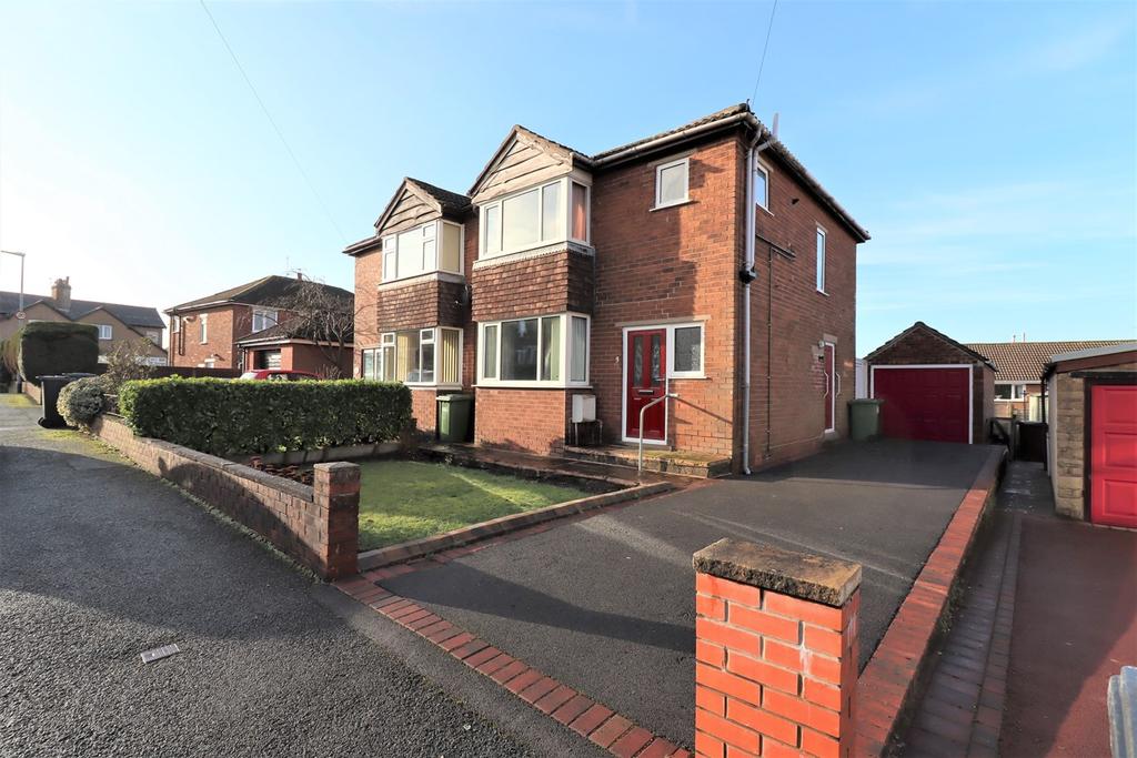 Reeval Close, Earby, BB18 3 bed semidetached house £219,500