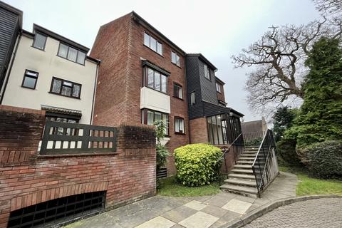 27 Oakdene Close, Pinner, HA5 4EQ