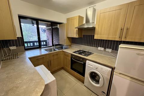 27 Oakdene Close, Pinner, HA5 4EQ