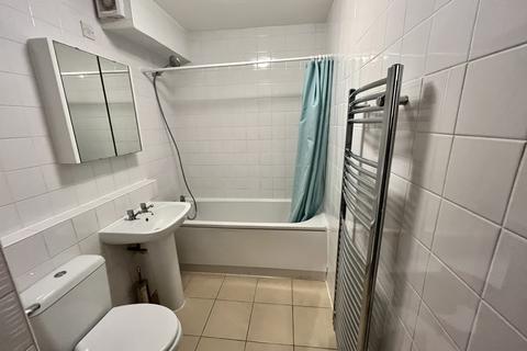 27 Oakdene Close, Pinner, HA5 4EQ