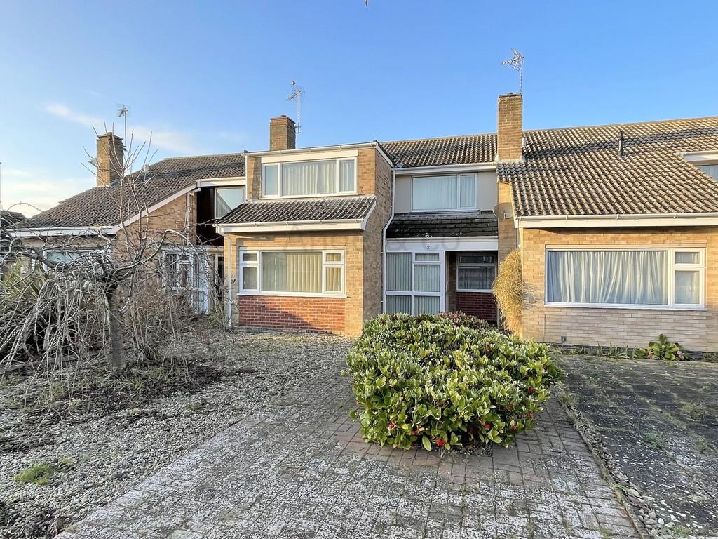 Kestrel Green, Oulton Broad, Lowestoft 4 bed terraced house £220,000