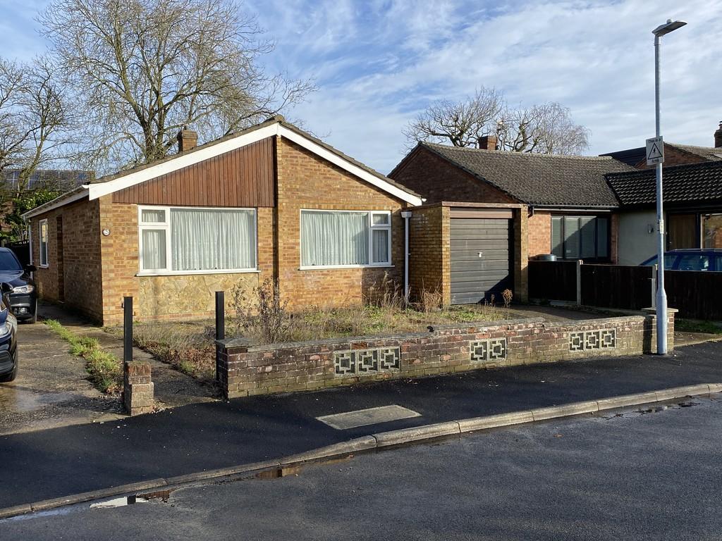 Rustens Manor Road, Wymondham, Norfolk 2 bed detached bungalow £220,000