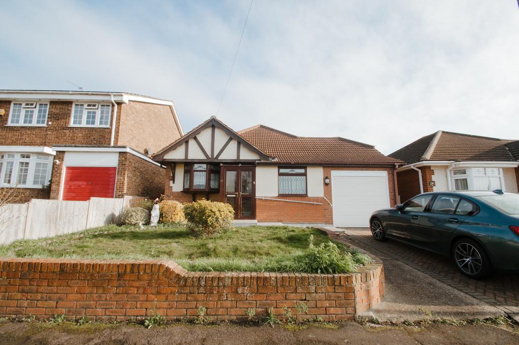 Sweet Briar Avenue, Benfleet 3 bed detached bungalow £425,000