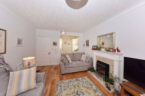 2 bedroom retirement property for sale - Beautiful Retirement Apartment in the Town Centre