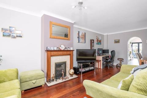 87 Penshurst Avenue, Sidcup, DA15 9EZ