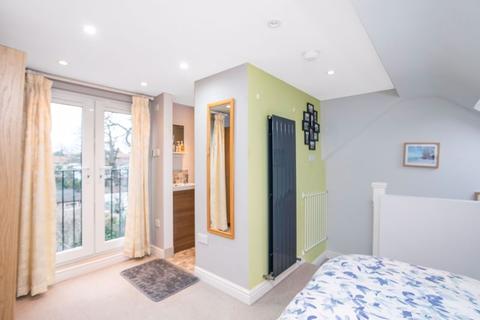87 Penshurst Avenue, Sidcup, DA15 9EZ