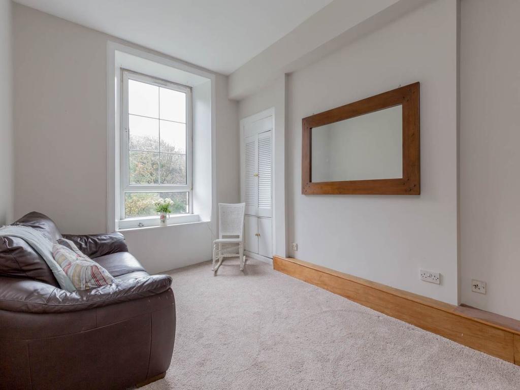 Iona Street, Leith, Edinburgh 2 bed flat £950 pcm (£219 pw)