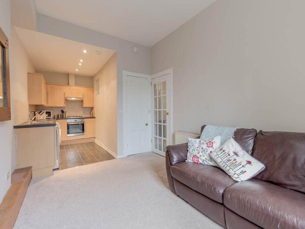 Iona Street, Leith, Edinburgh 2 bed flat £950 pcm (£219 pw)
