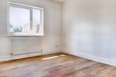 2 bedroom flat for sale, Mount Pleasant Hill, London E5