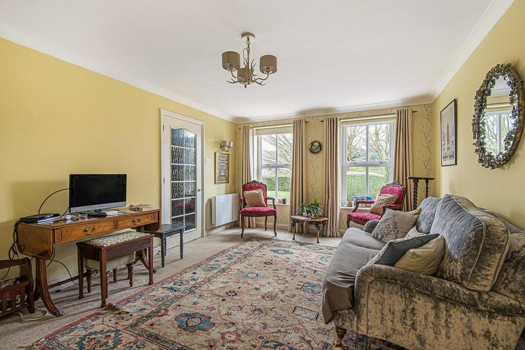 Seymour Place, Odiham, Hook, RG29 2 bed end of terrace house £465,000