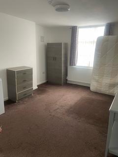 1 bedroom in a house share to rent, Bolton Gardens, London NW10