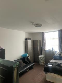 1 bedroom in a house share to rent, Bolton Gardens, London NW10