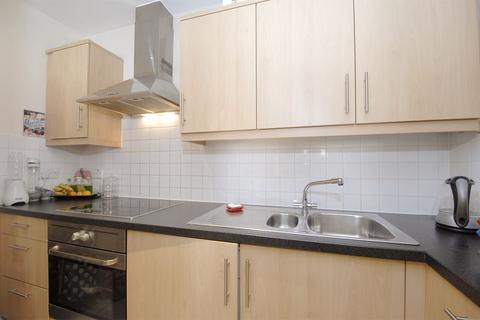 2 bedroom apartment to rent, Auckland House, Walton-On-Thames