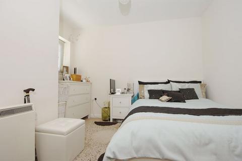 2 bedroom apartment to rent, Auckland House, Walton-On-Thames
