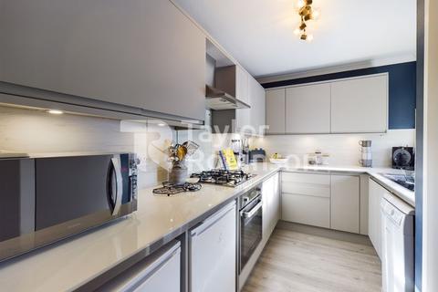 2 bedroom apartment for sale - Gossops Green, Crawley