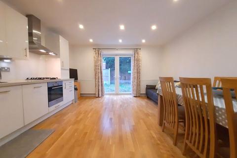 14 Chester Road, Hounslow, TW4 6HX