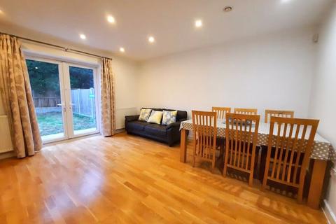 14 Chester Road, Hounslow, TW4 6HX