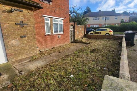 3 bedroom semi-detached house to rent, Valley Side, Chingford, E4 7SR