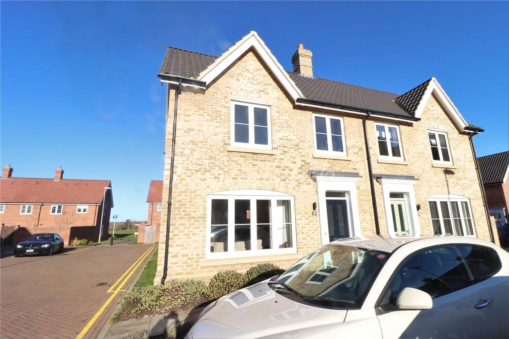 Dorset Square, Lawford, Manningtree, Essex, CO11 2 bed semidetached house £1,050 pcm (£242 pw)