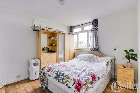 3 bedroom apartment for sale, Dycer House, Wick Road, London