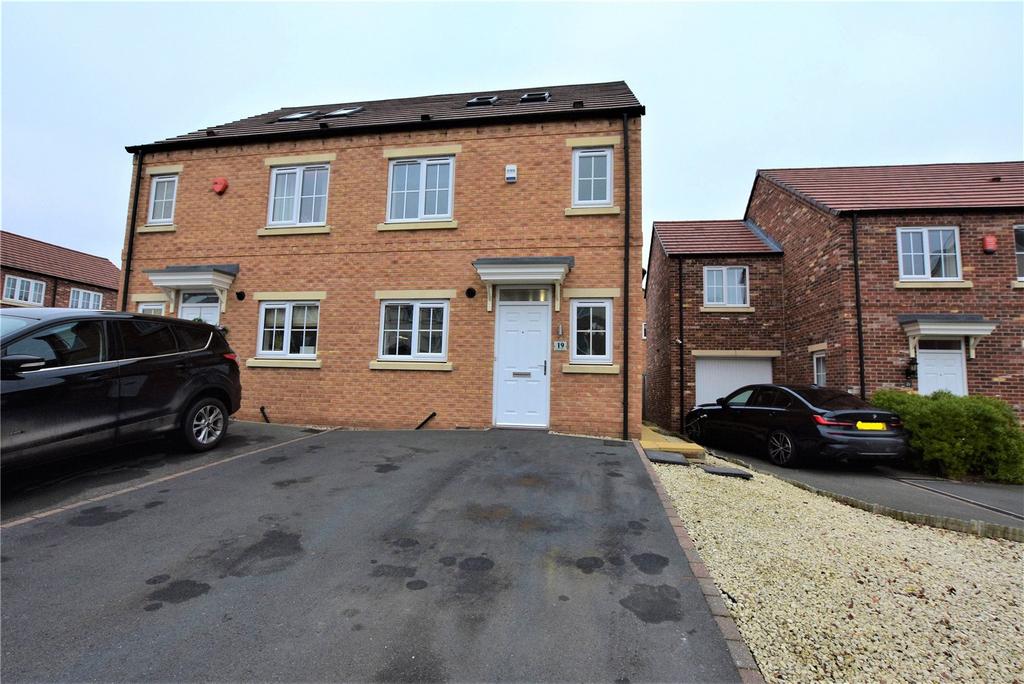 Cedar Drive, Killingbeck, Leeds 3 bed semidetached house £260,000