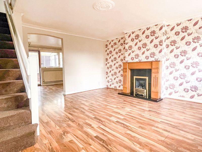 Broome Close, Horsham 4 bed end of terrace house for sale £425,000