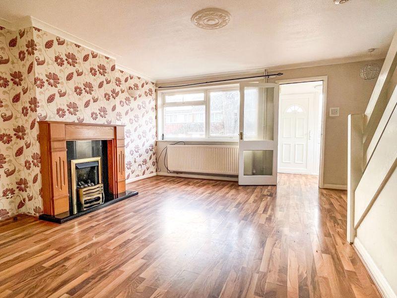 Broome Close, Horsham 4 bed end of terrace house for sale £425,000