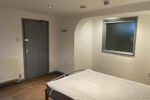 1 bedroom in a house share to rent, Double Room, 4 Upper Church Road