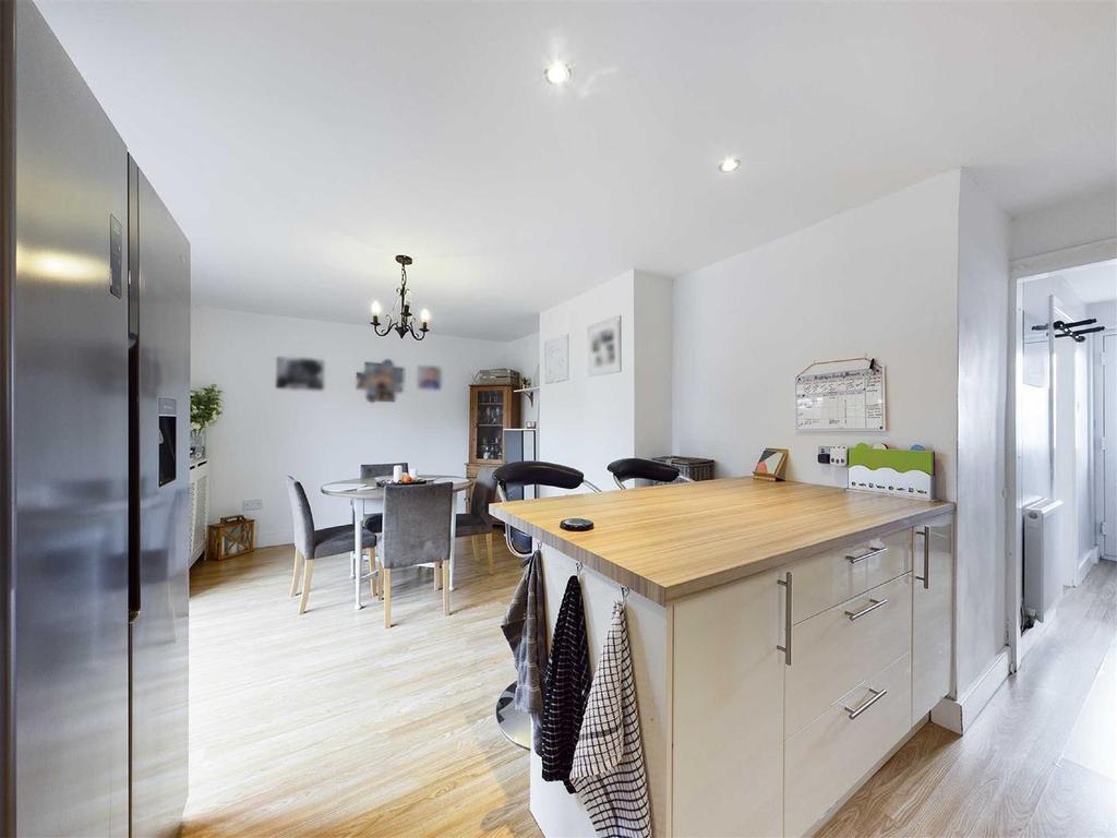 Knights Road, Hoo, Rochester 3 bed semidetached house £325,000