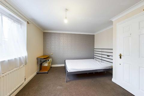 49 Fenners Marsh, Gravesend, DA12 2JG