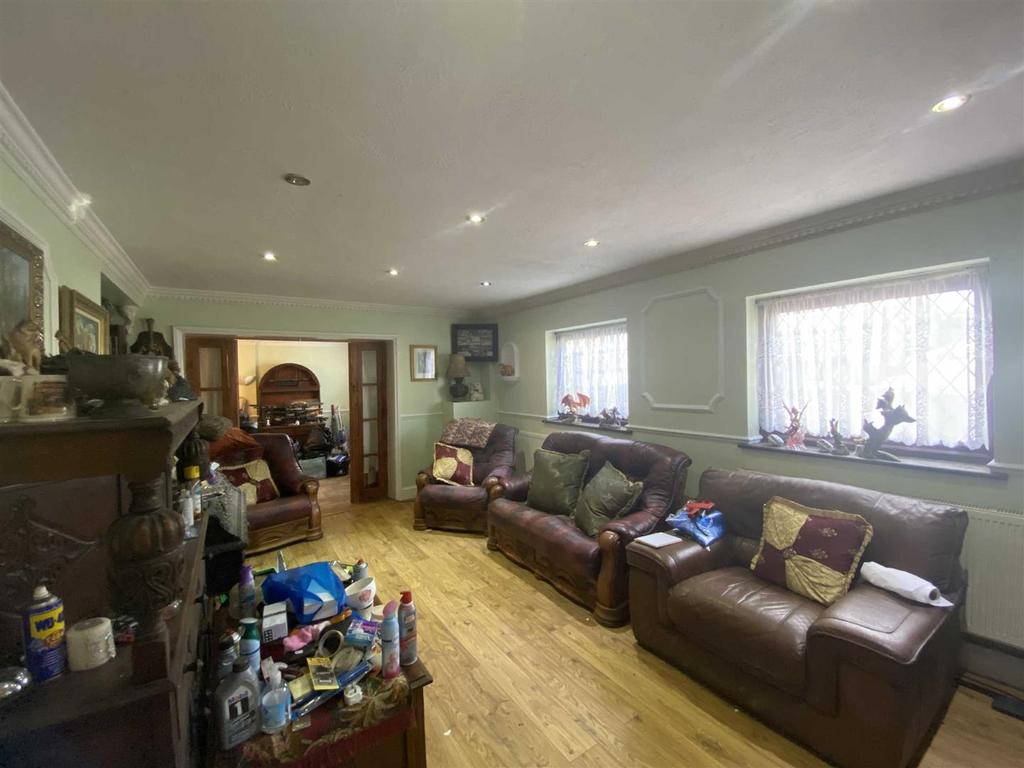 Laburnum Road, Strood, Rochester 4 bed link detached house £340,000
