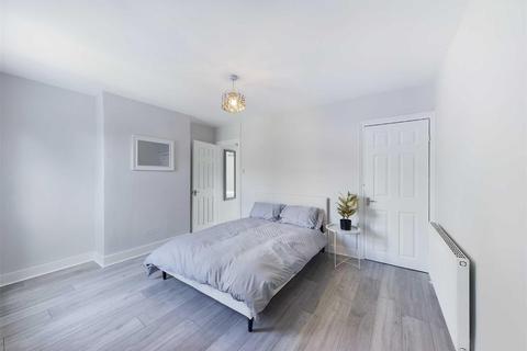 15 Cecil Avenue, Rochester, ME2 3EA