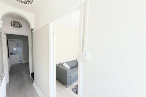 15 Cecil Avenue, Rochester, ME2 3EA