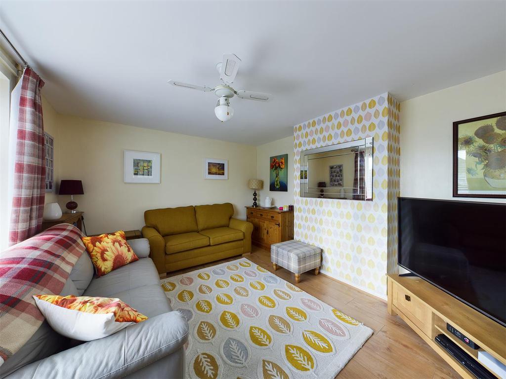 Knights Road, Hoo, Rochester 3 bed semidetached house £325,000