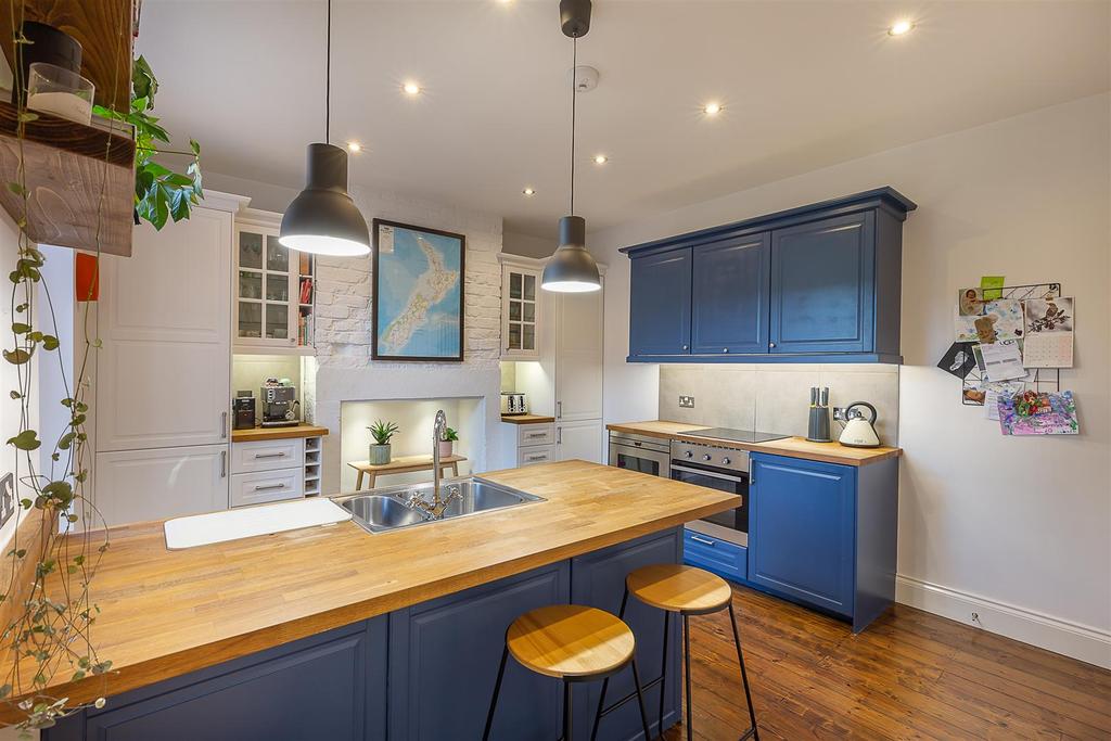 Hedley Street, Gosforth, Newcastle... 5 bed terraced house £360,000