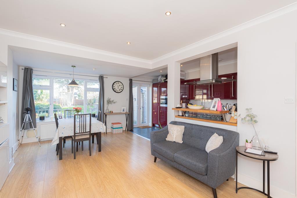 Clandon Close, Stoneleigh 4 bed semidetached house £750,000