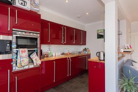 16 Clandon Close, Epsom, KT17 2NH