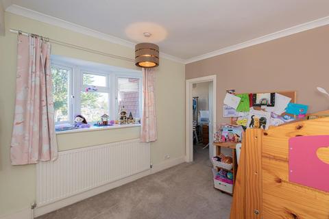 16 Clandon Close, Epsom, KT17 2NH