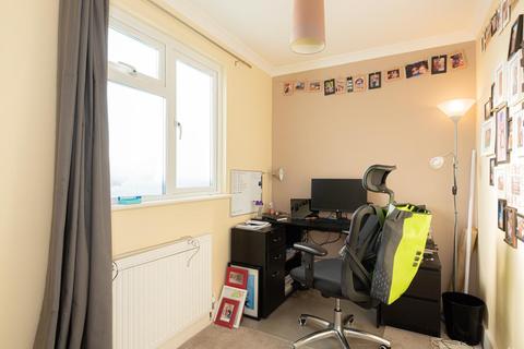 16 Clandon Close, Epsom, KT17 2NH