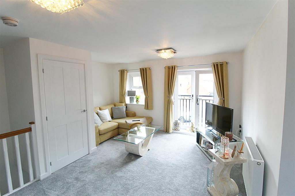 Living/dining area