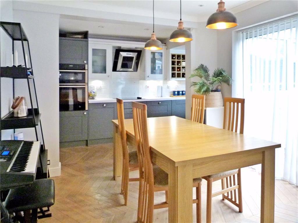 Bakers Grove, Welwyn Garden City 3 bed end of terrace house £475,000