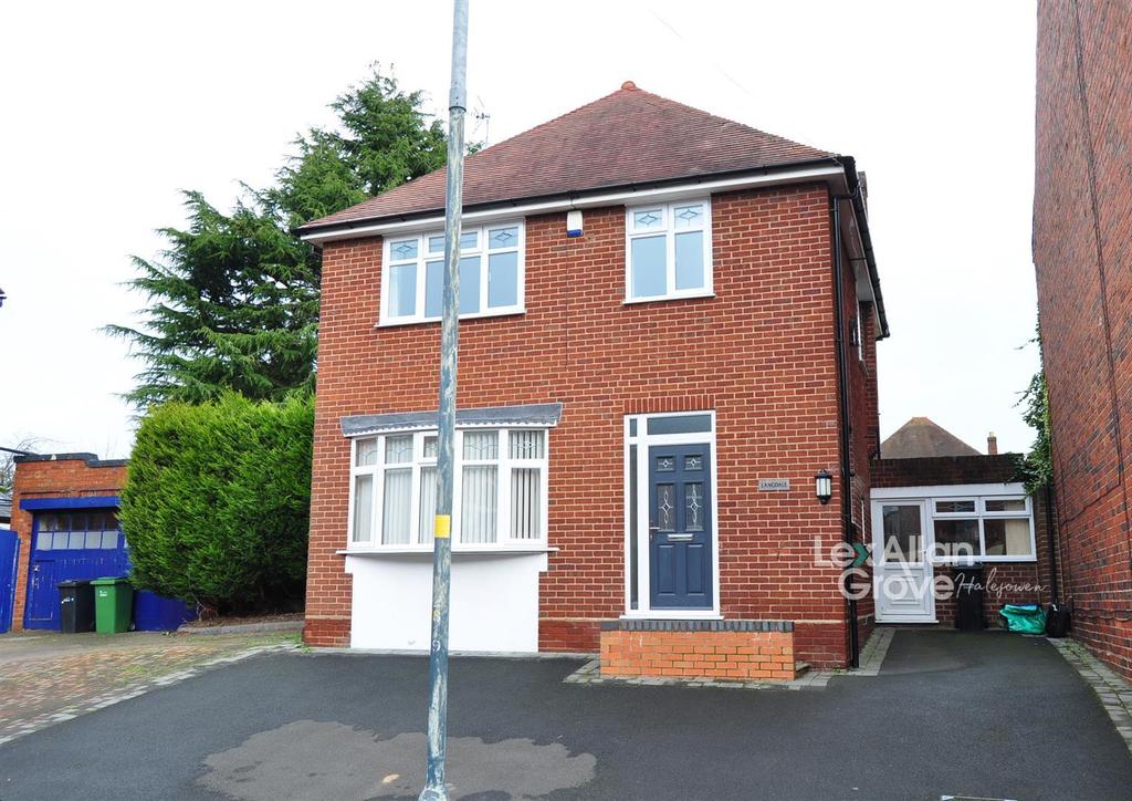 Cobham Road, Halesowen 3 bed detached house £325,000