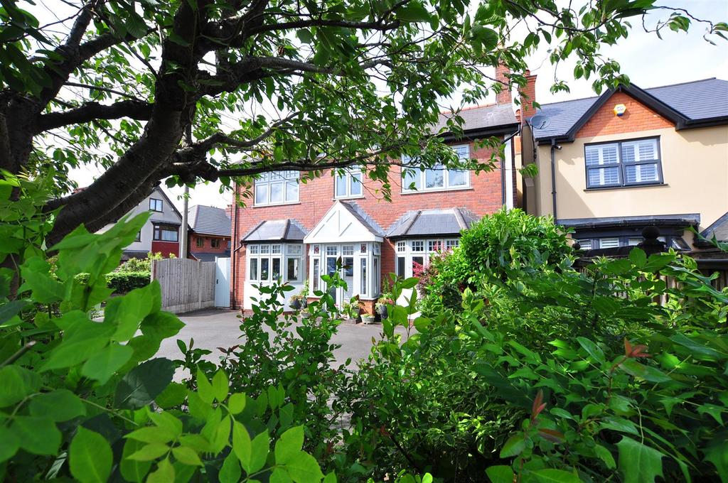 Greenhill Road, Halesowen 3 bed detached house £400,000